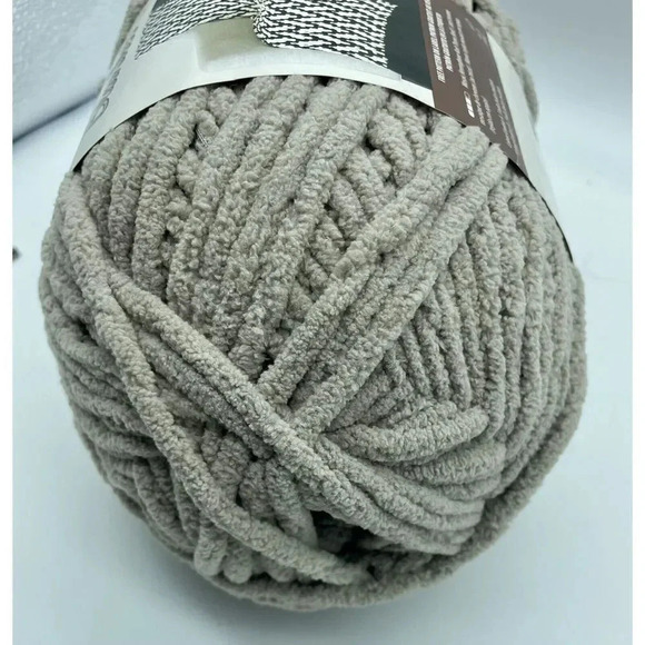 Bernat Blanket Big Ball Yarn-Pale Grey, 161110-10046 - Picture 5 of 5